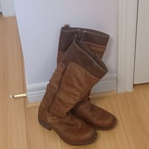Leather Softmoc boots size 9